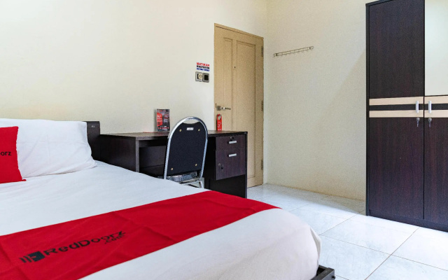 RedDoorz Syariah near Jalan A Yani KM 8 Citraland
