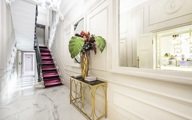 Billionaire Suites Kensington