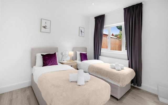 Modern 3 Bedroom, 2 Bathroom Home in Edgware