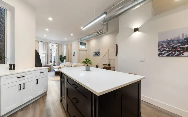 Wicker Park Luxe 2BR 2BA Condo