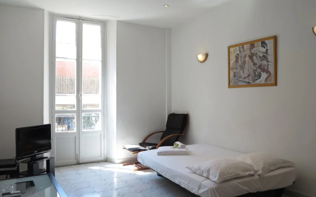 Very Central 1 Bedroom with Balcony