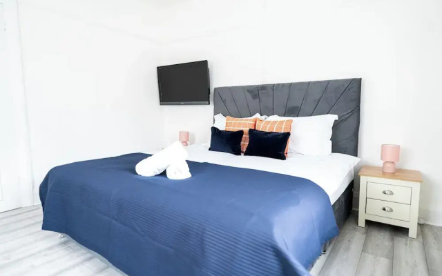 Stunning 3 Bed Home in Sandbanks