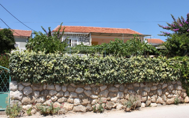 Room Mare - economy rooms: R3 Sucuraj, Island Hvar