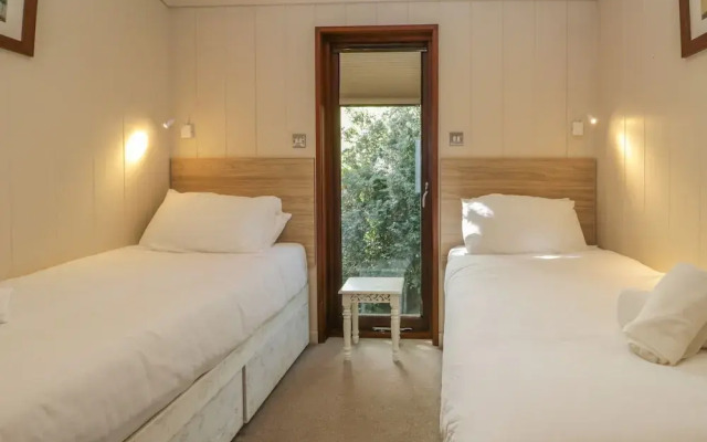 Leafy Nook Lodge