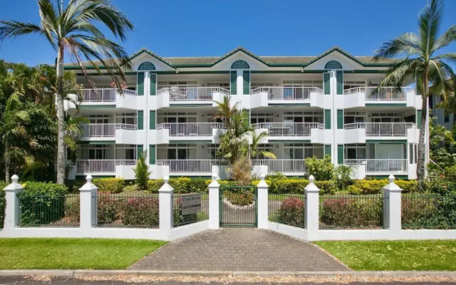 The Beach House 3BR Waterfront Apartment, Own WIFI