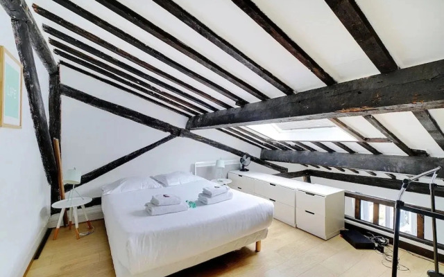 Parisian Charm in the Heart of the Marais !