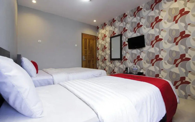 RedDoorz Plus @ Paal 2 Manado