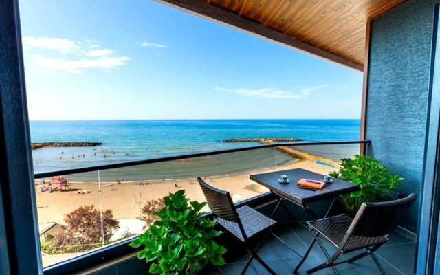 Golden Beach Resi̇dence