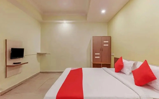 Hotel Dream Line Lodging & Boarding by OYO Rooms