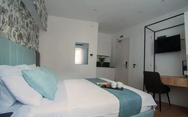 Phaedrus Living Modern Kriel Suites 203