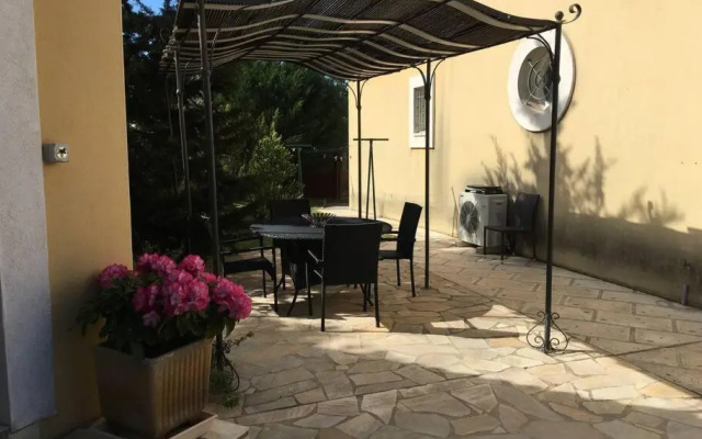 Studio Independant (Adults Only)