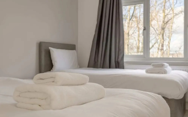 Modern 2 Bedroom Apartment in Morden