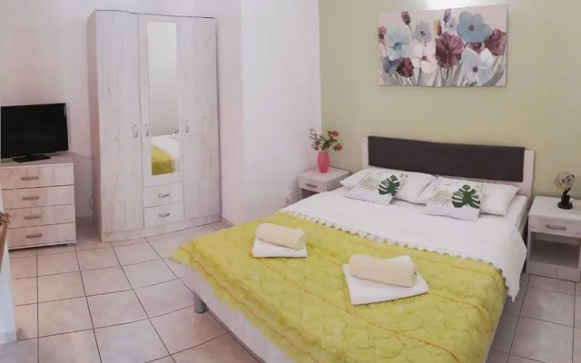 Apartments Liza - 80m from the sea