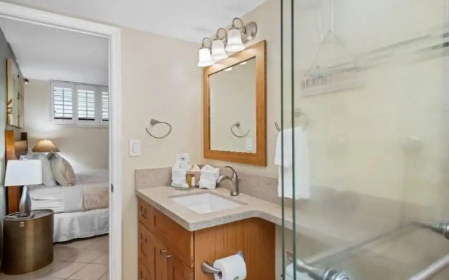 Kihei Surfside, #213 1 Bedroom Condo by RedAwning