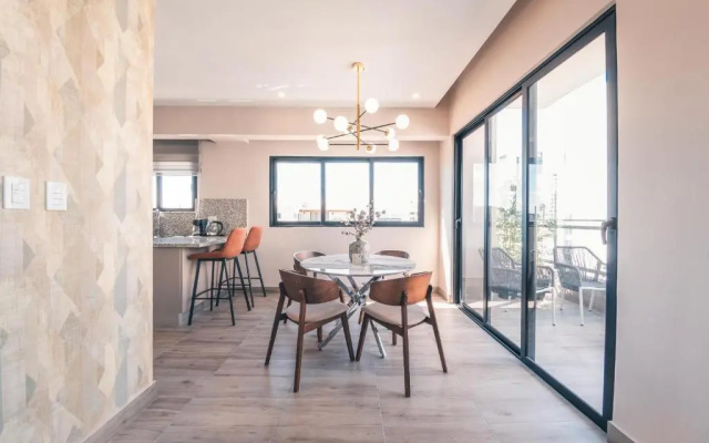 Fully Serviced Apartment at Regatta Living - 7B