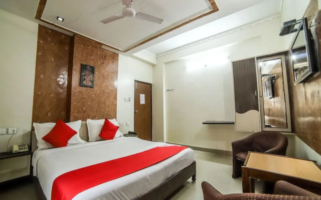 OYO 14816 Hotel Omni