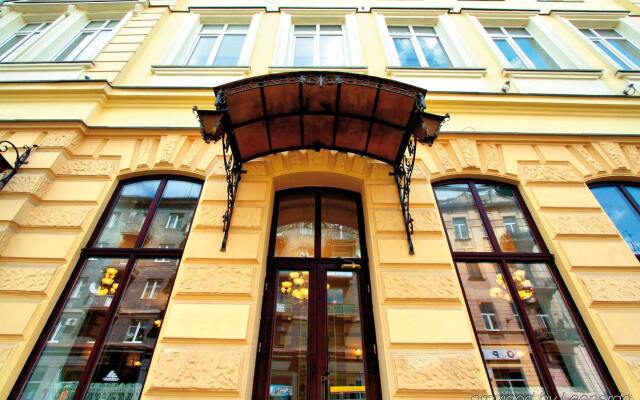 Гостиница «Reikartz Дворжец» Украина, Львов - отзывы, цены и фото номеров - забронировать гостиницу «Reikartz Дворжец» онлайн вид на фасад
