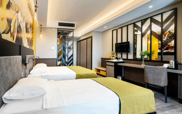 Arnor De Luxe Hotel