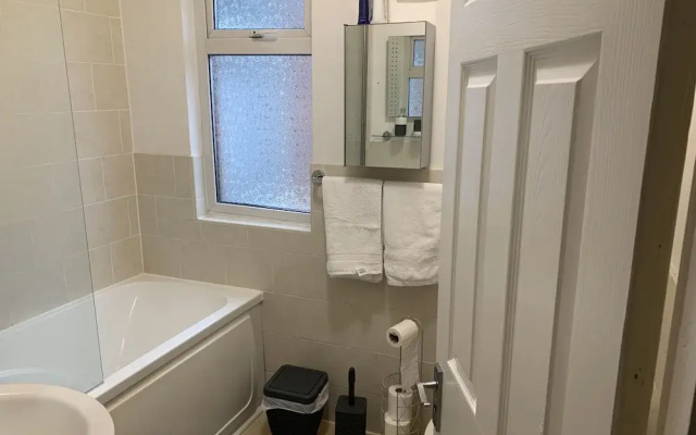 House - Sleeps7 - Garden - Parking - Station Close