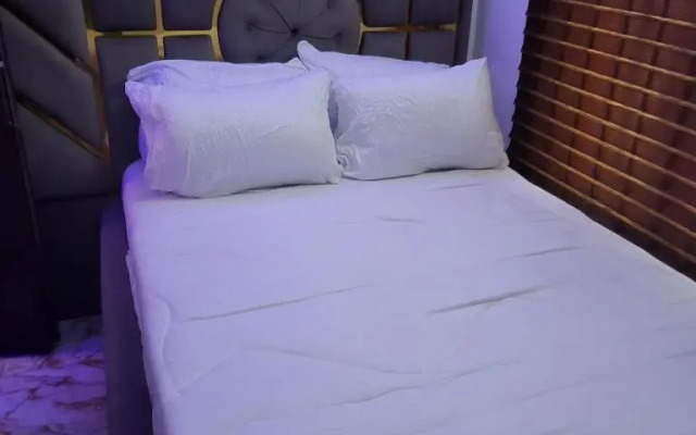 Julaz Apartment & Lounge