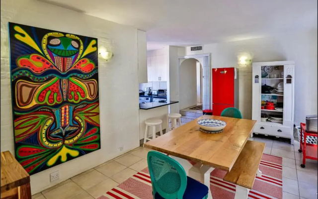 32 Akrotiri - Families only