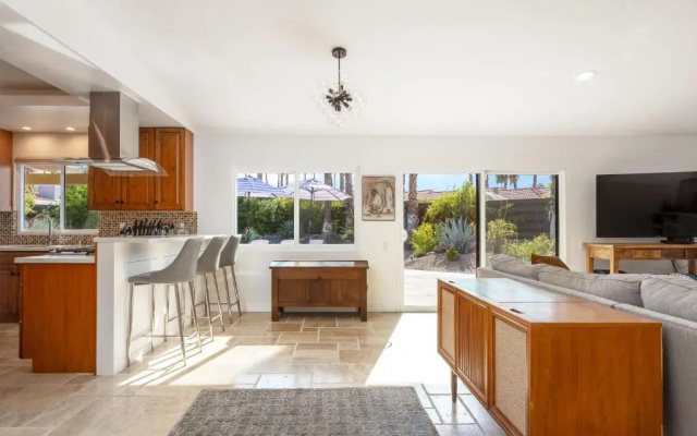 Modern Loma Vista