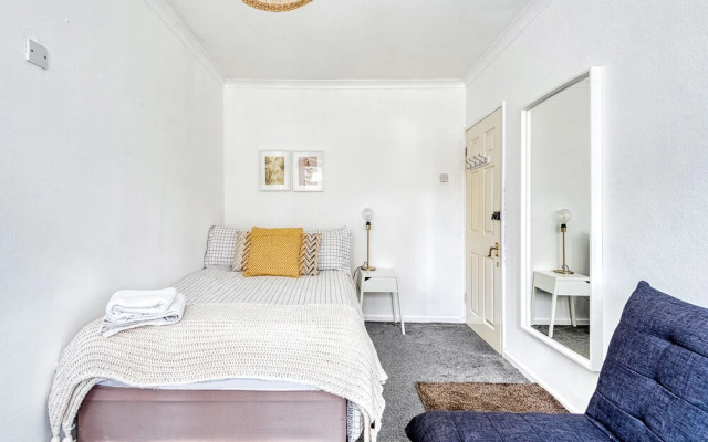 Spacious 3 Bedroom Garden House