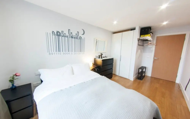 Quiet, Spacious 1BR Hackney Central Flat for 3