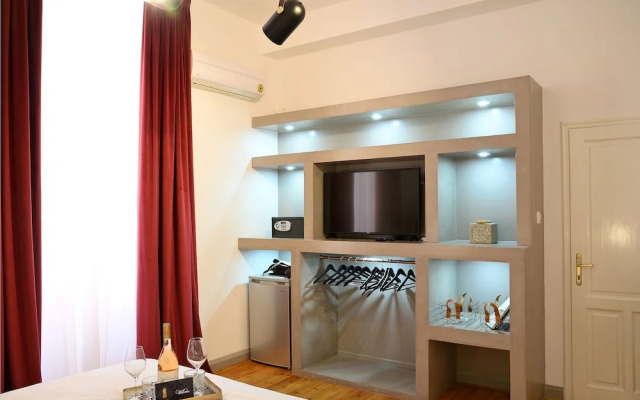 2 Mazi Suites