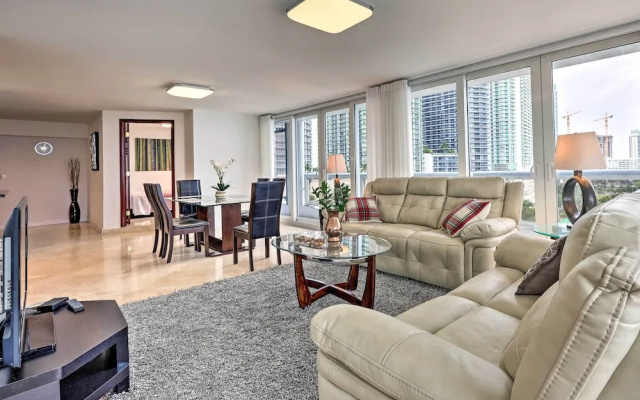 Waterfront High-Rise Condo - Miami Beach 5 Mi