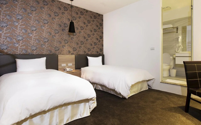 Queens Hotel II