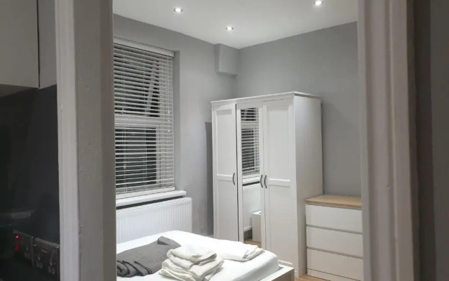 Lovely 1 Bedroom Flat High Barnet 3 Mins Away (Adults Only)
