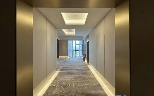 Ying Shan Hong Jinling Grand Hotel