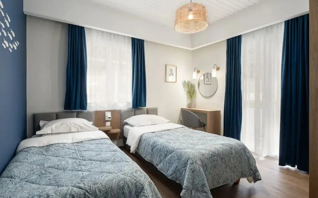 Captain's Seafront Apartments