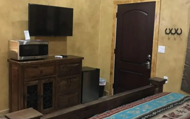 Paisano Village RV Park & Inn