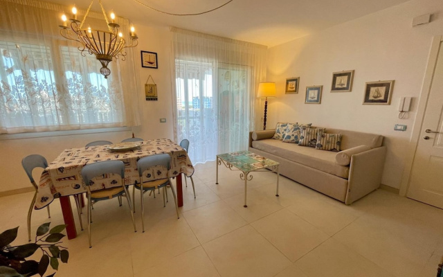 Seaview Caorle Apartment With Pool