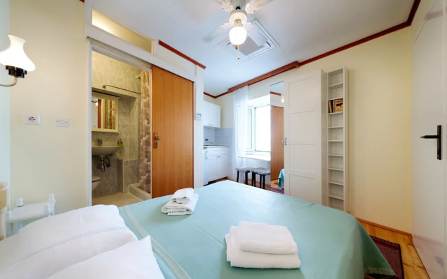 Mira Sea Front Guesthouse