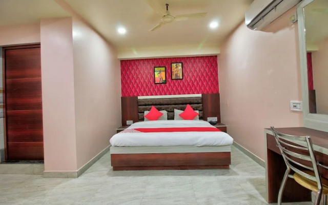 OYO 24872 Hotel Golden Fiesta