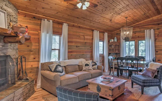 Ruidoso Log Cabin Retreat - Peaceful & Convenient