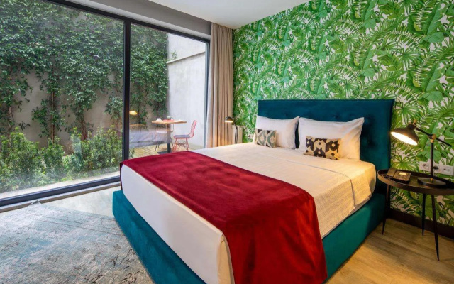 Green Parrot Hotel