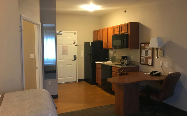 Candlewood Suites Kansas City Airport