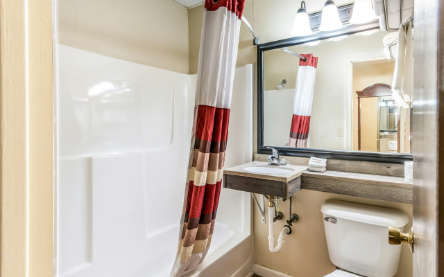 Red Roof Inn & Suites Wapakoneta