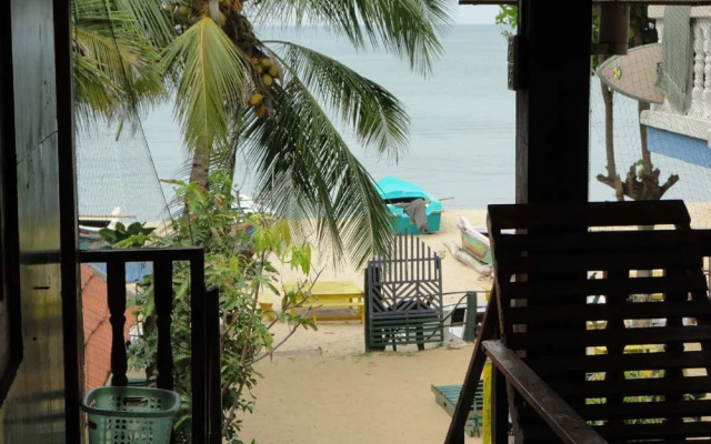 Deans Beach Hotel