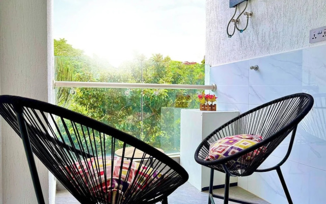 Tranquil 2-bedroom Apartment With Nature and City Views
