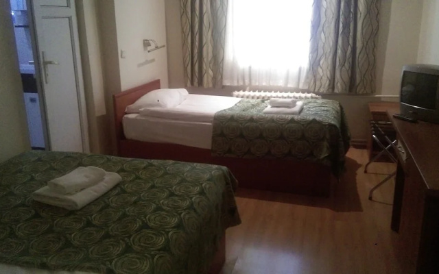 Adapalas Hotel