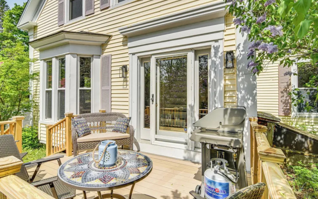 Charming Wilton Vacation Rental w/ Fire Pit