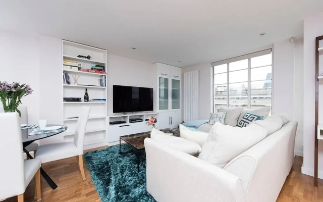 Luxurious 2 BR Apartment near Hyde Park