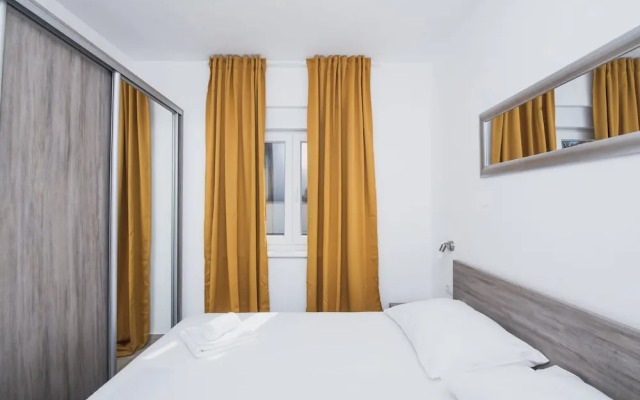 Apartments by the Sea Semy