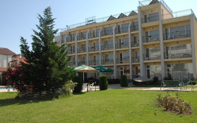 Отель Argo-All inclusive Болгария, Аврен - отзывы, цены и фото номеров - забронировать отель Argo-All inclusive онлайн вид на фасад