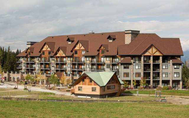 Glacier Mountaineer Lodge